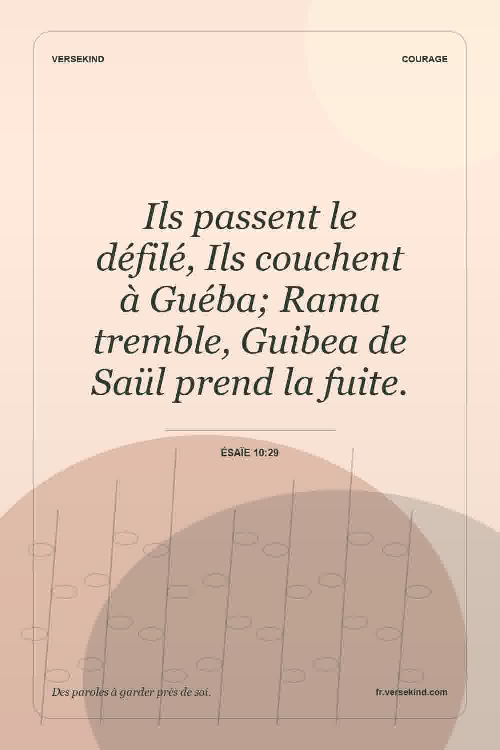 Ils passent le défilé, Ils couchent à Guéba; Rama tremble, Guibea de Saül prend la fuite. — Ésaïe 10:29