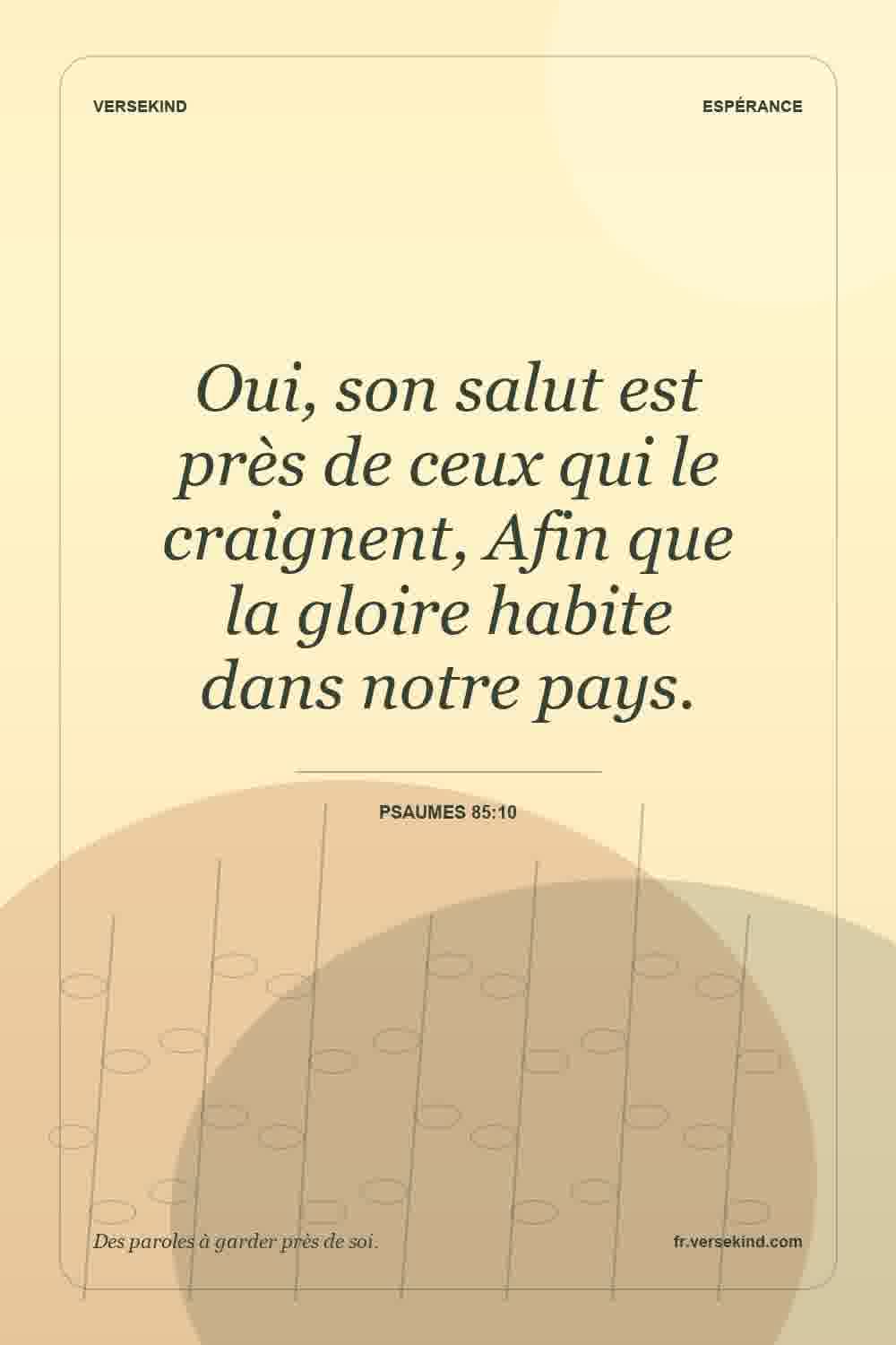 Oui, son salut est près de ceux qui le craignent, Afin que la gloire habite dans notre pays. — Psaumes 85:10